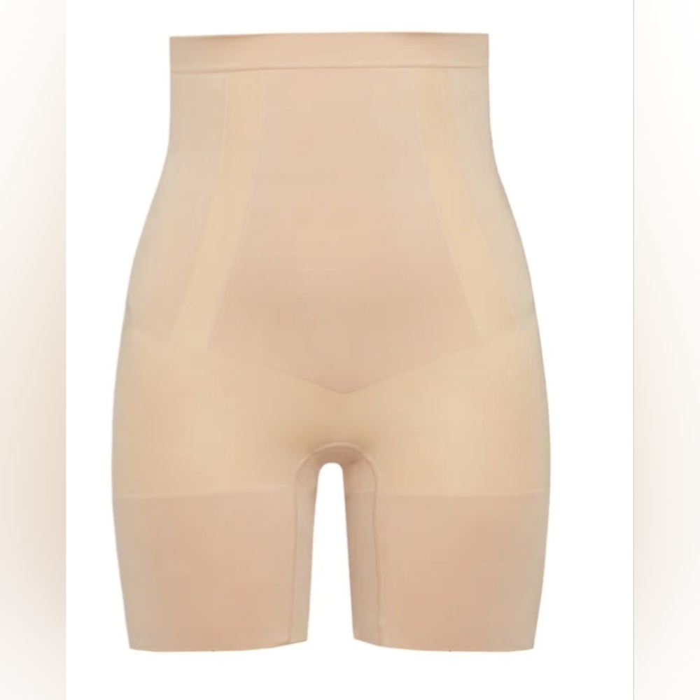 SPANX - M - High Waisted - Mid-Thigh - Shapewear Shorts - Soft Nude